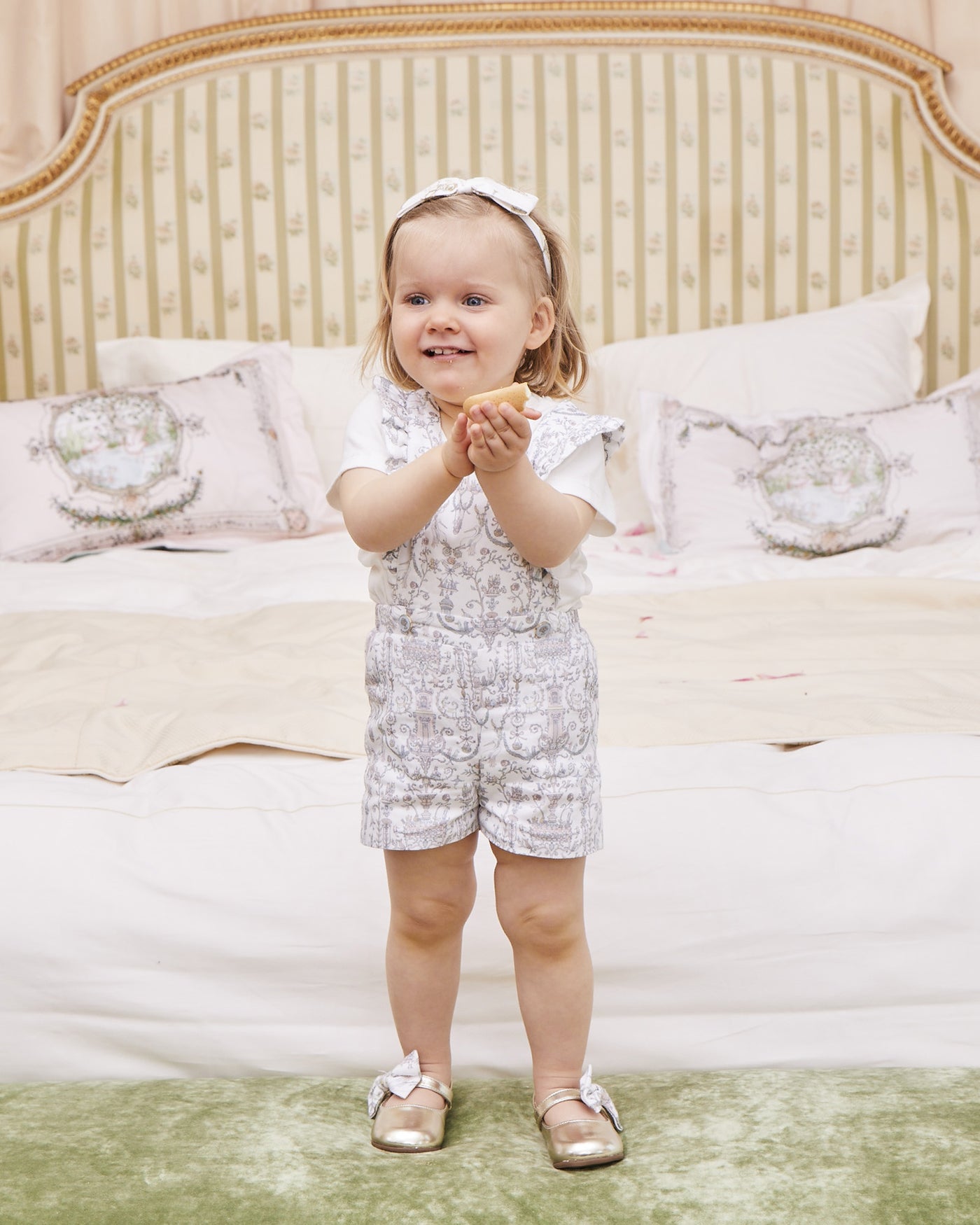 Pretty Papillon – Toile de Jouy